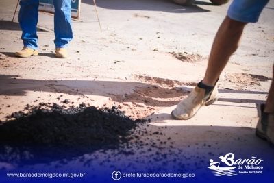 A Prefeitura de Barão de Melgaço deu Inicio aos Serviços de Tapa Buraco Objetivando Melhores Condições de Tráfego em vias Públicas da Cidade